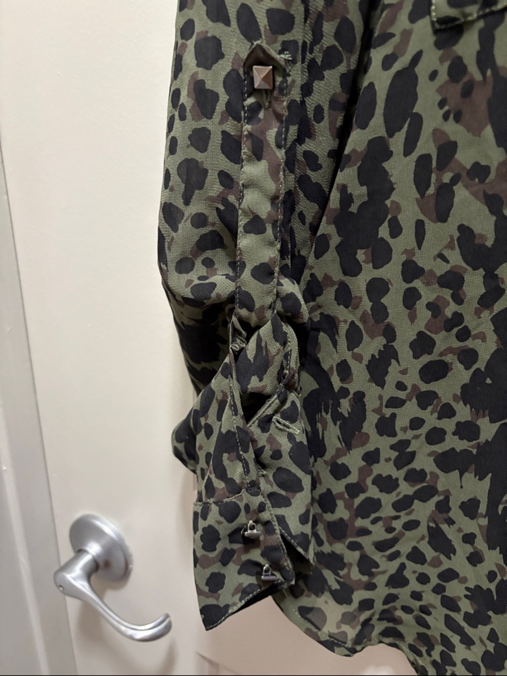 Rock & Republic Olive Green and Black Leopard Print Top - Picture 4 of 10